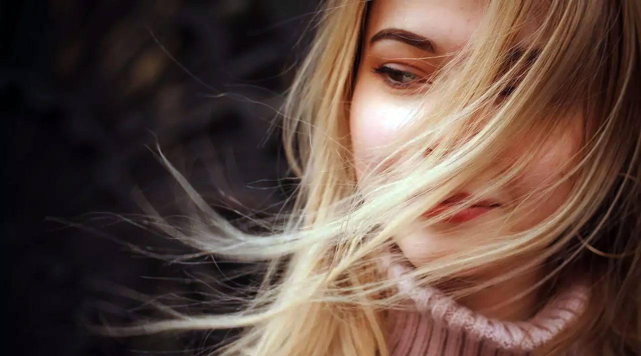 Come scegliere tonalità di biondo adatta al tono di pelle